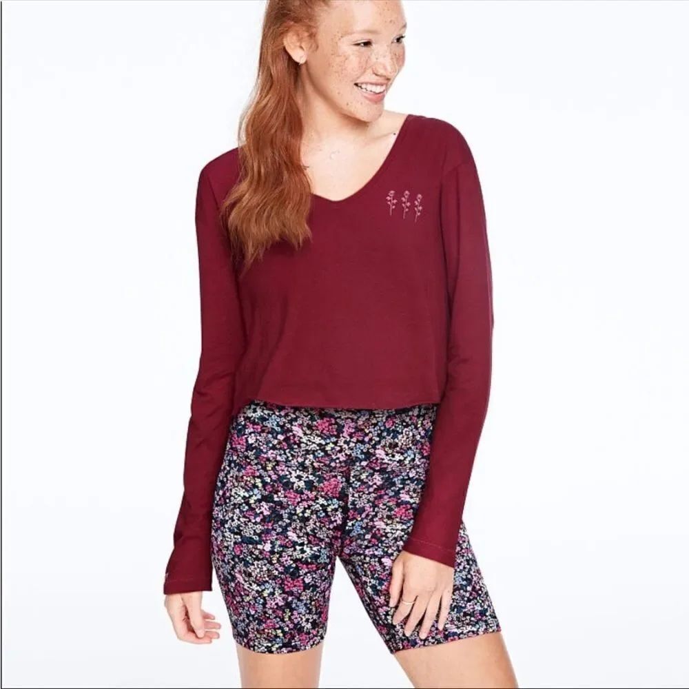 VICTORIAāS SECRET PINK | Cropped LongāSleeve Rose Graphic Shirt Womenās Size S